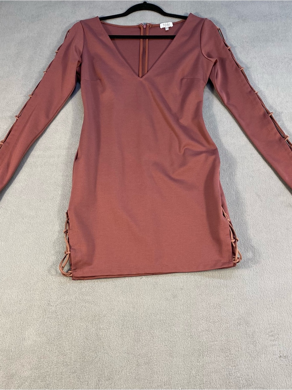 TOBI women’s Long Sleeve V-Neck Lace-Up Strings Mini Dress in Dusty Rose, size M